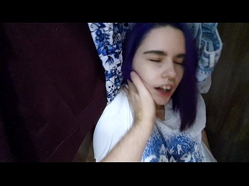 ❤️ Знайшоў сваю сястру ў шафе і дапамог ёй скончыць ❤️ Хатняе порна у нас ❌️